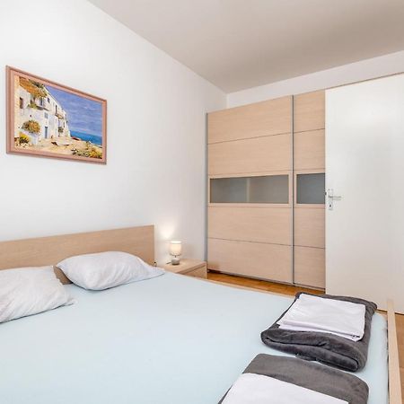 Apartman Leona Leilighet Vrbnik Eksteriør bilde