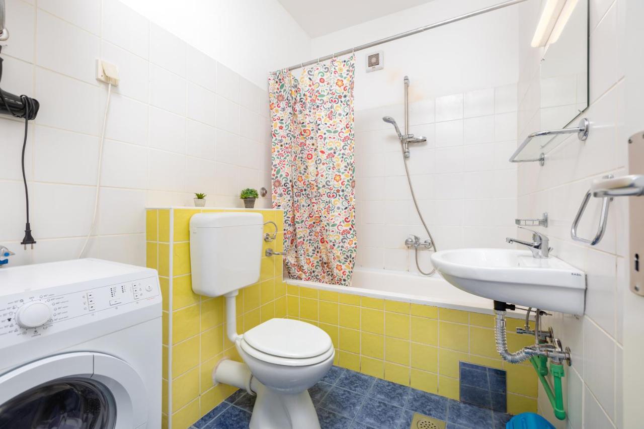 Apartman Leona Leilighet Vrbnik Eksteriør bilde